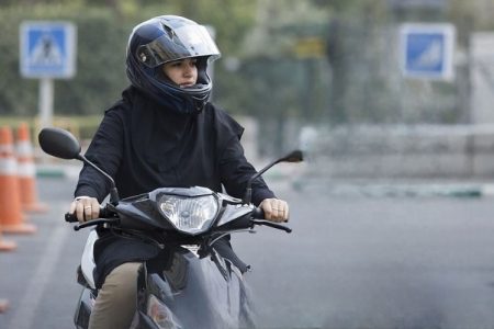 دولت، فراجا را مکلف به آموزش موتورسیکلت‌سواری بانوان کرد